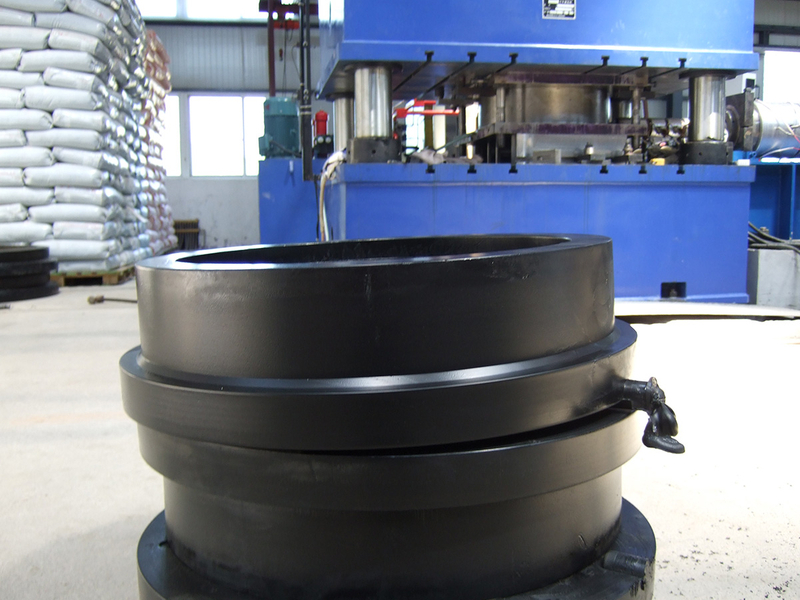 Large diameter HDPE Pipe fitting machine